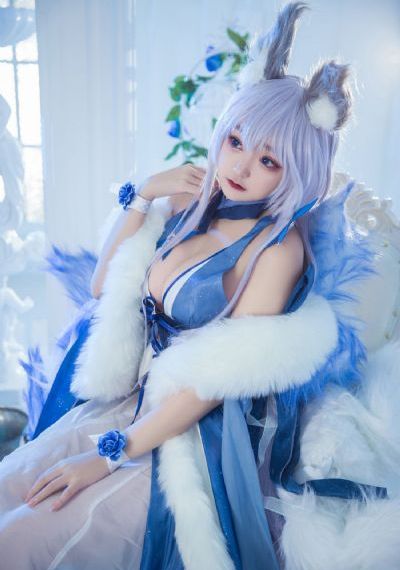 一边吻一边摸进内裤里